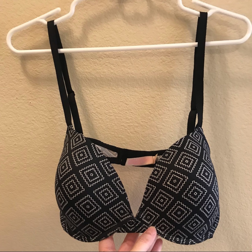 PINK Victoria’s Secret lightly padded underwire bra